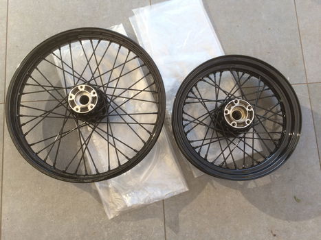 Harley velgen voor Twincam, 19mm of 25mm wielas, zwart poederlak in nieuwe staat, - 1