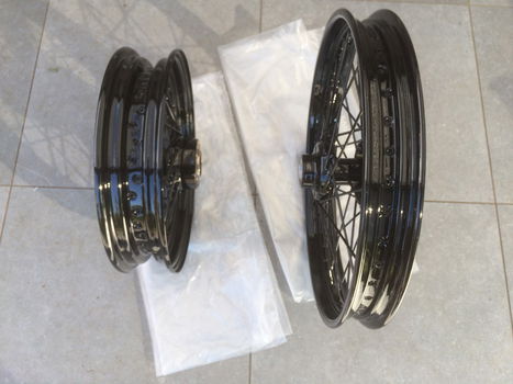 Harley velgen voor Twincam, 19mm of 25mm wielas, zwart poederlak in nieuwe staat, - 2