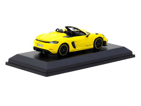 Porsche 718 Spyder RS Racing Yellow 1:64 Tarmac 102 - 1