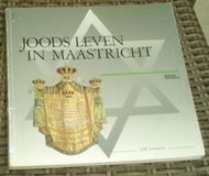 Joods leven in Maastricht. J.M.Lemmens. ISBN 9070356546.