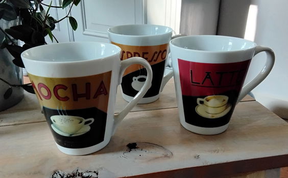 3 mokken - espresso - latte - mocha - kleine issues - 1