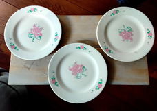 3 vintage borden met rozen - broodborden - ontbijtborden