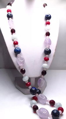 Schitterend collier, verschillende soorten halfedelsteen