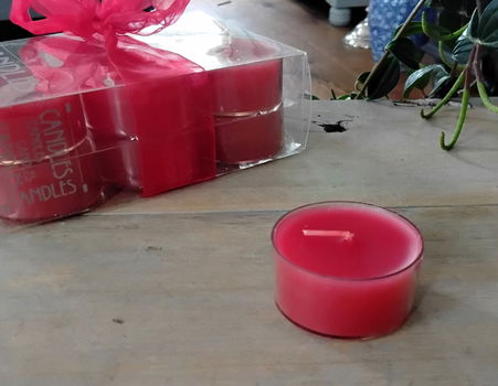 Luxe rode waxinelichtjes in houdertjes - mooi verpakt - nieuw - ook leuk als kadootje - 4