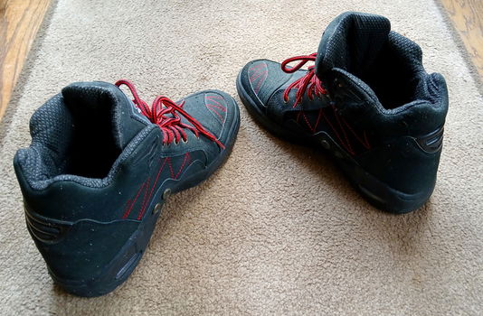 Wandelschoenen - bergschoenen - nauwelijks gebruikt - maat 42 - 2