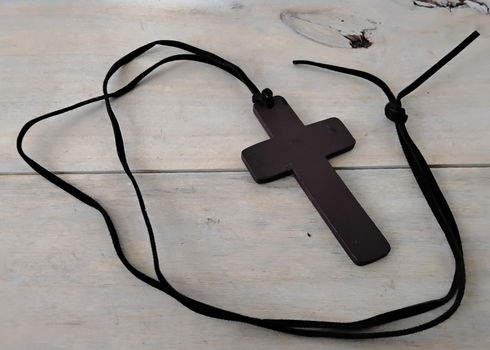 Halsketting met houten kruis - lederen bandje - gothic - nieuw - 0