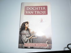Bradley, Marion Zimmer : Dochter van Troje