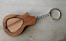 houten gitaarvormig opbergbox voor/met plectrum aan sleutelhanger - nieuw