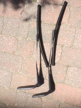 Bmw 1- reeks e 81, e82, e87, e88 ruitenwissers compleet 25,-€/stuk of 45,-€ samen - 0