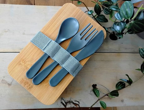 Lunchbox - broodtrommel + houten bamboe plankje + bestek - nieuw - 1