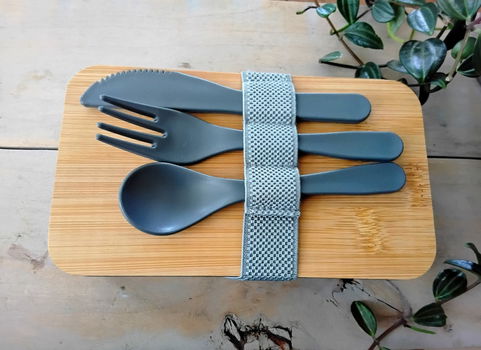 Lunchbox - broodtrommel + houten bamboe plankje + bestek - nieuw - 2