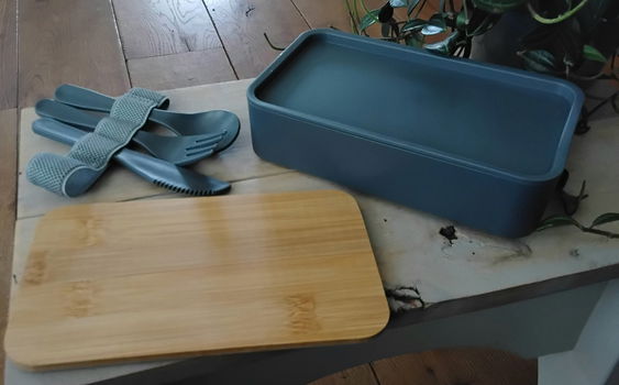 Lunchbox - broodtrommel + houten bamboe plankje + bestek - nieuw - 4