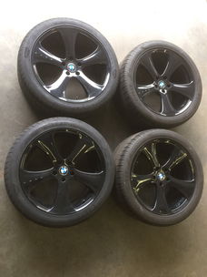 Bmw kahn X6-X5, 20" velgen, druksensoren, zwart poederlak, voorste banden zijn nieuwe banden