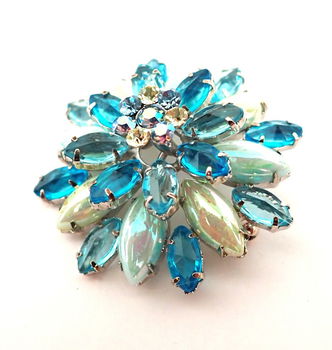 Mooie zachtblauwe broche - 1