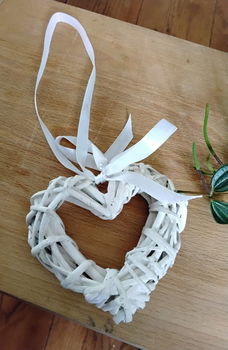 Rieten / rotan hart met lint - wit - 3