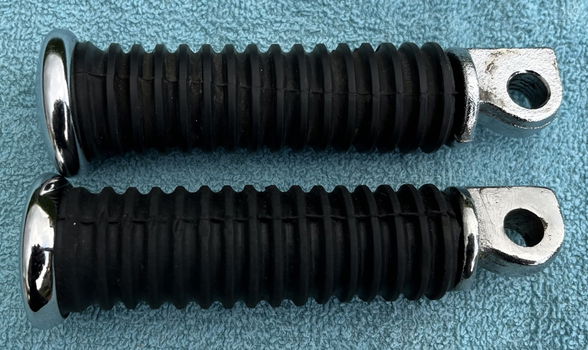 Voetsteun rubber/chroom (ruilen met volledige rubbere voetsteunen - 2