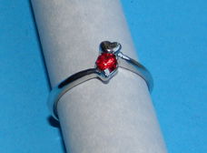 Zilveren ring met rode Swarovski, model AF, diverse maten