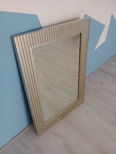 Grote facetgeslepen spiegel met zilverkleurige rand