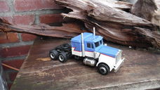 Kenworth T 909 schaalmodel