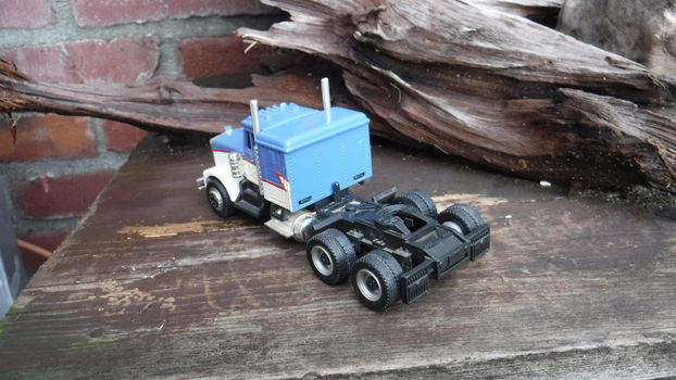 Kenworth T 909 schaalmodel - 3