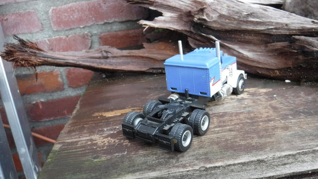 Kenworth T 909 schaalmodel - 4
