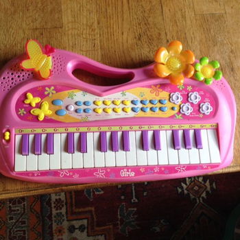 Kinderpiano / keyboard - volop geluid - van dieren - div. soorten muziek enz - - 2