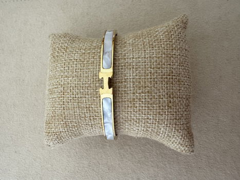 Gouden parelmoeren bangle armband met letter H waterproof - 0