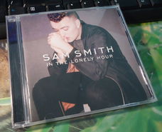Te koop de originele CD In The Lonely Hour van Sam Smith.