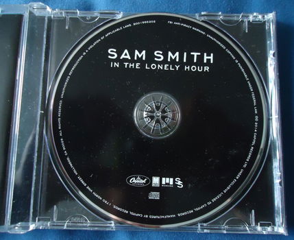 Te koop de originele CD In The Lonely Hour van Sam Smith. - 7