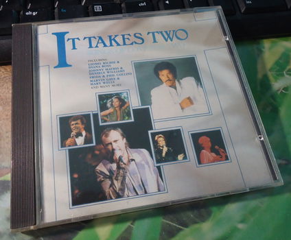 Originele verzamel-CD It Takes Two - Songs Of Love For Two. - 0
