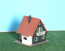 Huis met zwarte gevel, Faller 102 [NH730]