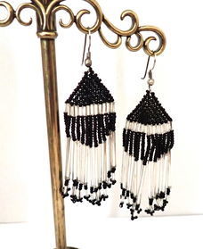 Oorbellen van glaskraaltkes