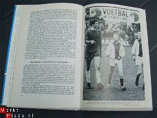 Voetbaltaktiek. - PIET DE WOLF - uit 1966